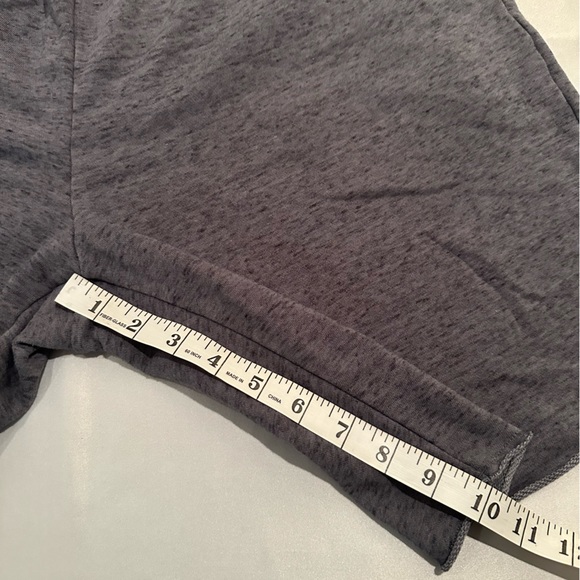 Under Armour Terry Shorts. Gray/black speckles. Large - Picture 2 of 6